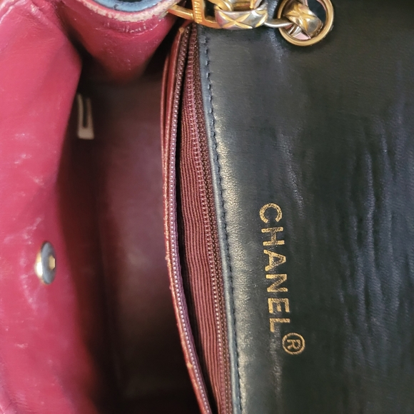 Authentic Iconic Vintage Chanel Flap Bag - Picture 7 of 9